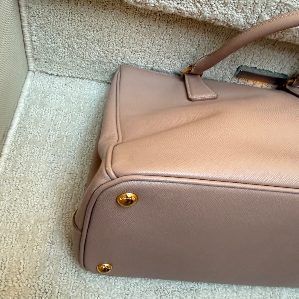 Prada Galleria Handbag in Saffiano Leather in Size Large Beige - Picture 8 of 12